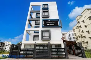 Super Townhouse Newtown DLF - Image 1