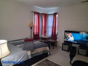 Spacious Room with TV near RIC, Downtown - Image 5