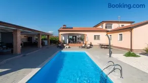 Beautiful Villa Sveta Anna with jacuzzi in Tinjan - Image 2