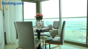 Modern 1BR Oasis - Sleek City Haven - Image 4