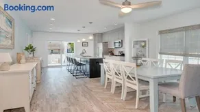 Pet-Friendly Pool Bayside Coastal Cottage - Image 2