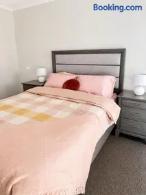 4 Bedrooms Home - Image 2