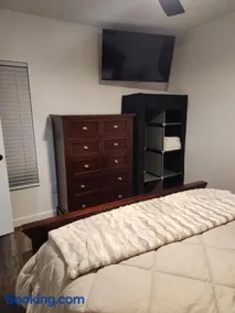 Modern retreat in central Beaumont - Image 1