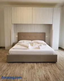 Giuchry Apartment - Image 1