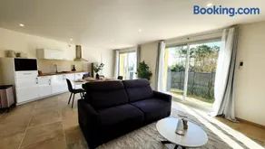 La maison des Vignes est climatisée avec ménage, draps et serviettes inclus - Image 3