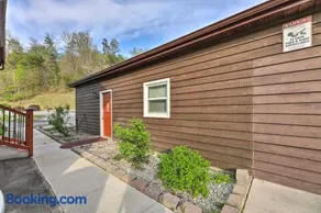 'Lynn' Dog-Friendly Abode w/ Mountain Views! - Image 2