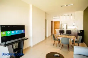 Cozy, elegant 2BR Via Montejo, steps to US Consulate - Image 3
