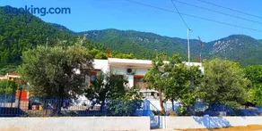 Johnie's Villa - Image 1