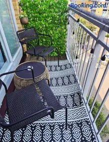 Newly Renovated Flat with Parking space - Image 3