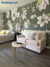 The Sanford Foodie Guest House - Image 2