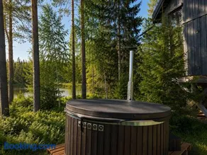 Viking Treehouse with Hot Tub, Sauna, Lake & Deer Park - Image 2