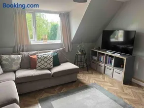 Charming 2-Bed Apartment with free parking 10 mins drive to York City - Image 2
