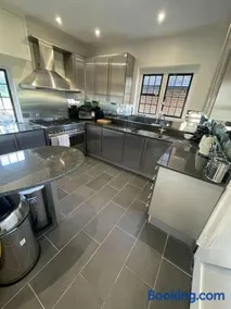 Picturebook cottage on prestigious polo estate - Image 3
