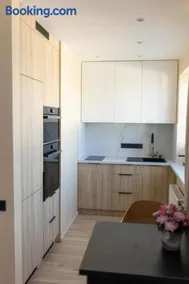 Windy City apartments - Image 2