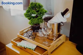Hotel Bonsai - Image 1