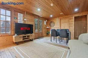 Harvington Manor 6 Bedrooms, Hot Tub Spa - Image 1