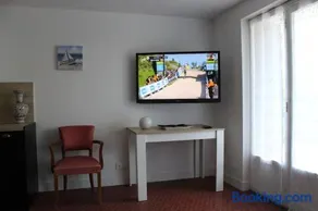 Appartement neuf 2 chambres avec jardin 2 places de parking securise a 300 metres de la plage - Image 1