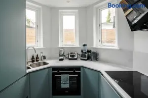 2 Bedroom Stylish Apartment in Notting Hill - Image 5