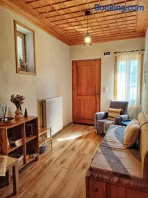 Oreades Guesthouse - Image 1