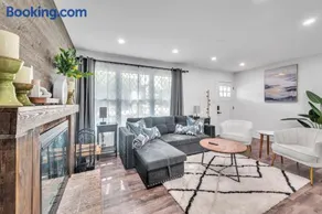 Comforting Retreat Near Woodfield Mall home - Image 1