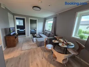Central 3-room apartment with free parking - Image 2