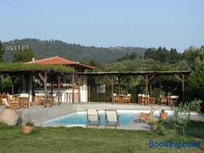 Skites Hotel Bungalows - Image 3