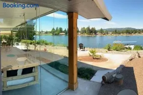 Lakefront House 4300sqft With Private Dock - Image 1