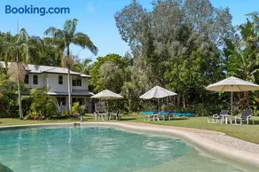 Treetops Lakeside Apartments - Image 2