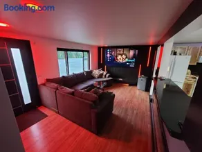 Newly Renovated Modern Home Near Saratoga - Image 1