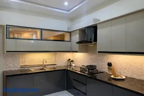 Luxury 1BHK & 2BHK Apartments With 2 Ac and Free Private Parking - Image 5