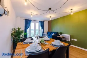 Salford Urban Retreat - Stylish Allure Modern 2BR Stay for 6 near Manchester City Centre - Events, Business & Leisure Ready by Parydise Properties - Image 2