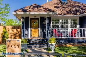 Updated Central Cottage - Image 1