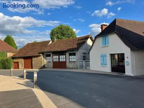 2 Bed Cottage-Sleeps 4-Garden-Fireplace-Pets - Image 1