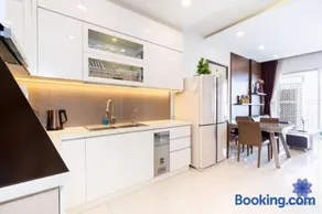 Home, Cosy&Luxury Apartment - 5mins to Airport, Free Pool&Gym, Airport Pick up Service - Image 2