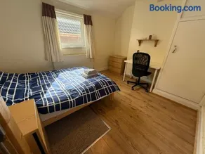 3 Bedroom Home Near Centre - Perfect for Family stays or Workers - Image 3