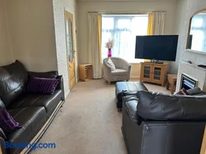 Cosy 3-Bedroom House in Coventry Free Parking Ideal for Families & Contractors - Image 3