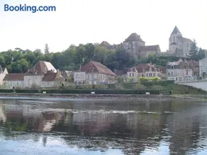Charmant Gîte Familial avec Grand Terrain, à Proximité de Fontgombault et de la Creuse - Image 2