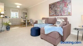 Modern And Cozy Apex Apartment - Image 1