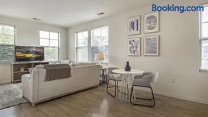 Landing - Modern Apartment with Amazing Amenities (ID5947X05) - Image 1
