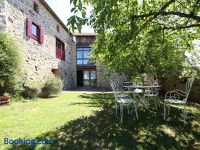 Gîte 4 étoiles au cœur de l’Auvergne avec terrasse, jardin clos et équipements pour enfants - FR-1-582-476 - Image 1