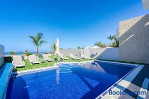 Villa Elisabetta, Luxury Villa with Heated Pool Ocean View in Adeje, Tenerife - Image 2