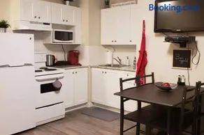 Business Traveler's Cozy Studio #21 by Amazing Property Rentals - Image 5