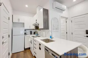 Newly Renovated Studio in central montreal - Image 3