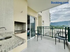 Apto Novo com Piscina e Churrasqueira 650m da Praia 6 Pessoas - Image 1