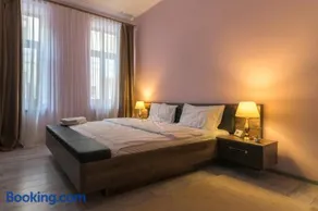 Apartment Queen - Image 2