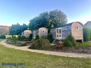 Luxury Shepherds Hut, Wiltshire Amazing Vistas - Image 1