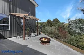 Alpine Edge Retreat- Gateway to Mount Buller - Image 1