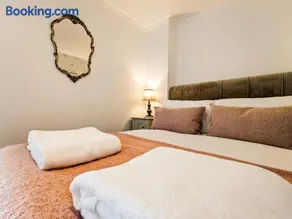 Beautiful Listed Flat with Private Garden, Birnam - Image 5