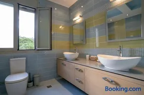 Palm Tree Beach Villa - Image 2