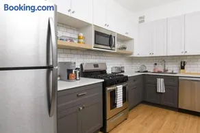 Bright & Spacious 3-Bedroom In Vibrant Bushwick! - Image 5